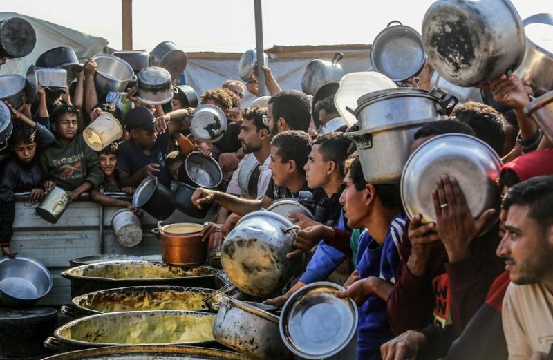 استئناف القصف الإسرائيلي على غزة يعمق الأزمة الإنسانية ويزيد من معاناة المدنيين في القطاع