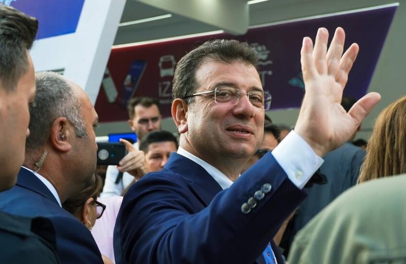 محكمة تركية تقضي بسجن رئيس بلدية اسطنبول بتهم فساد