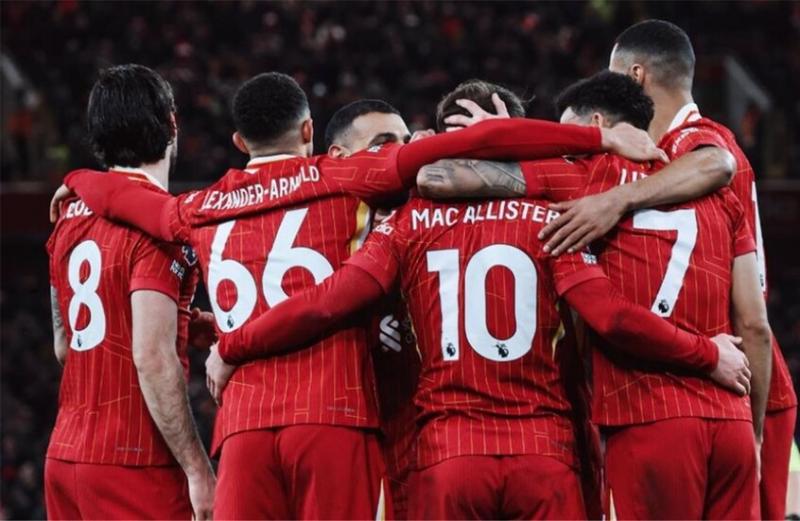 ليفربول يخطط لضم صفقة عربية لتعزيز خط الدفاع