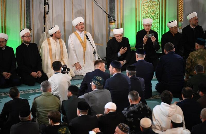 مسلمو روسيا في صلاة دائمة من أجل جنودنا بالعملية العسكرية في أوكرانيا