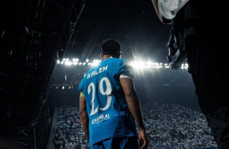 الوليد بن طلال ينهي أزمة تجديد عقد نجم الهلال السعودي