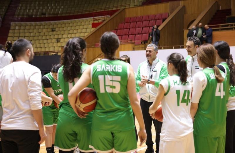 سوريا.. استبعاد مدرب منتخب السلة للسيدات ولاعبتين بسبب العلم السوري