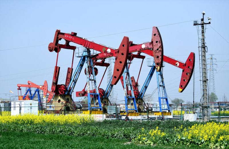 انخفاض أسعار النفط مع تصاعد الحرب التجارية بين الولايات المتحدة والصين