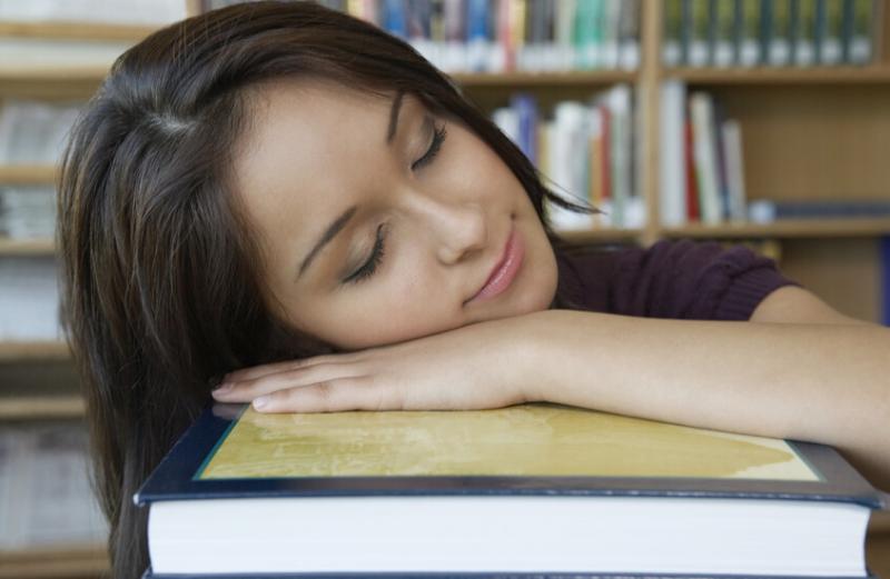 طبيب يكشف الآثار المدمرة لاضطرابات النوم على الجسم