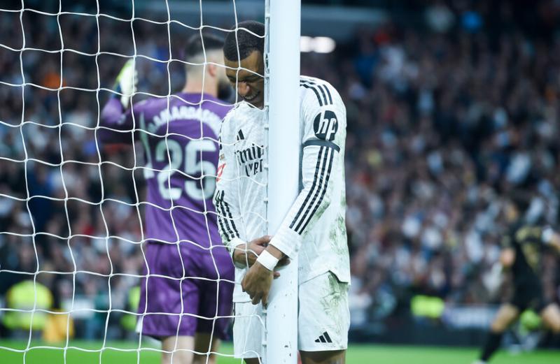 مطالبات بعقوبة قاسية على مبابي بعد الطرد أمام ألافيس