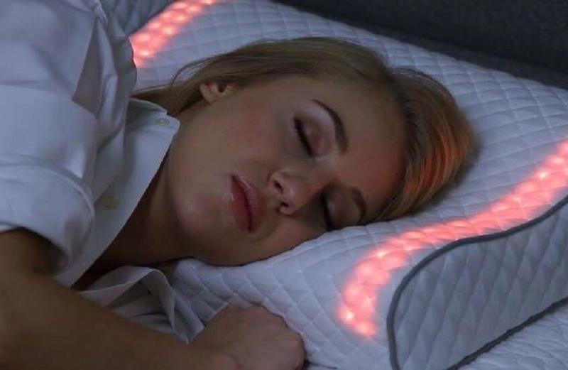 طبيبة توضح تأثير وضعية النوم على الصحة