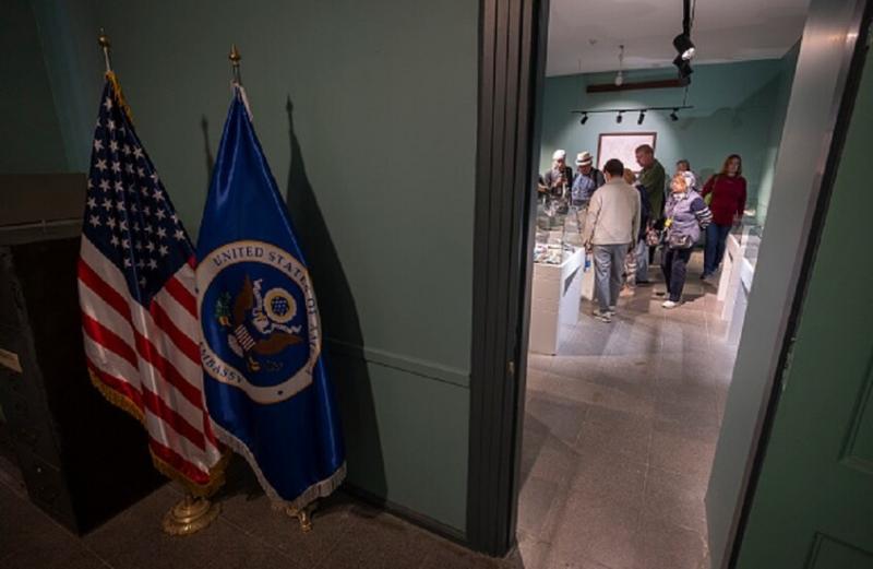 الإعلام الإيراني يعلق على فيديو تدور أحداثه قرب سفارة طهران في واشنطن