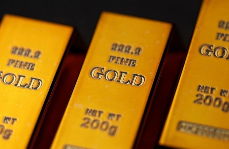 الذهب يحلّق إلى رقم قياسي تاريخي جديد مسجلا 3300 دولار