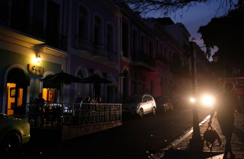 بورتوريكو تغرق في الظلام مجددا.. انقطاع كهرباء شامل يضرب الجزيرة الأمريكية