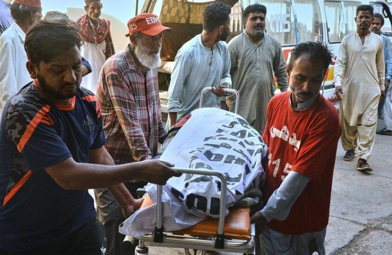 قتلى وجرحى بالعشرات جراء سقوط شاحنة في واد بجنوب باكستان