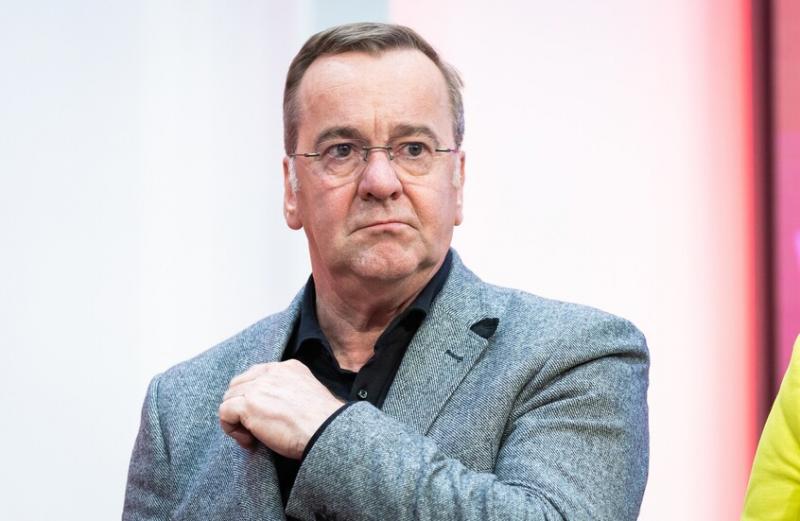 وزير الدفاع الألماني يتوقع استمرار الدعم الأمريكي لأوكرانيا