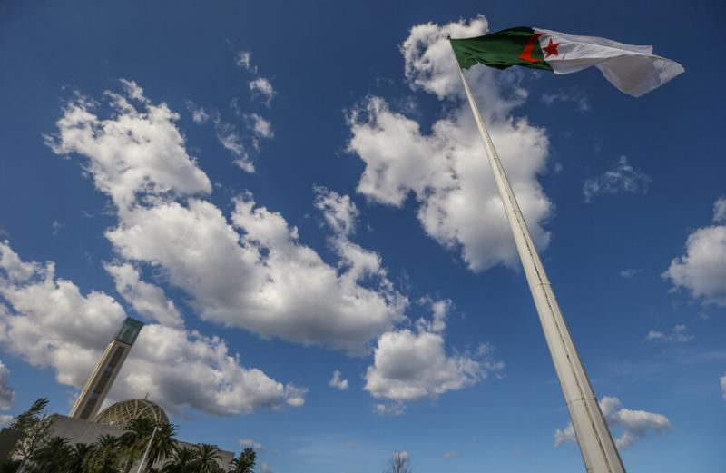 السلطات الجزائرية توقف بث قناة تلفزيونية لمدة عشرة أيام