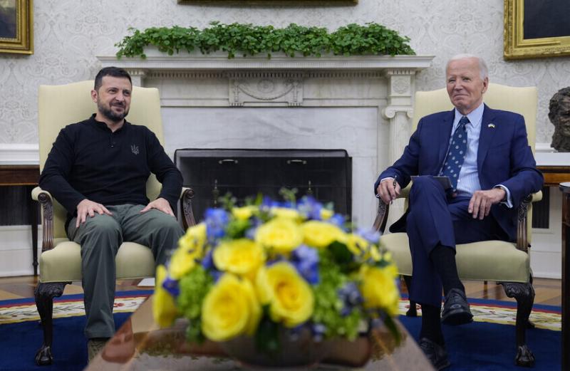 مسؤول استخباراتي أمريكي سابق: إدارة بايدن أعطت كييف السلاح لحرب استنزاف وليس للنصر