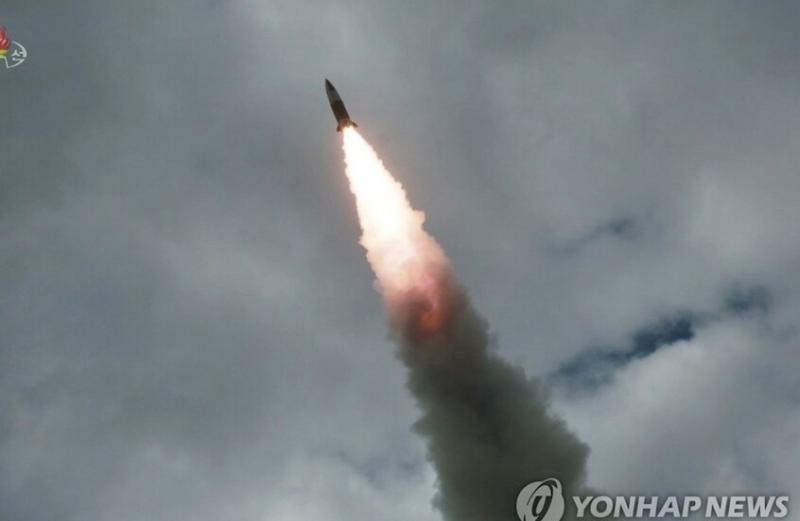 كوريا الشمالية تطلق صاروخا باليستيا باتجاه البحر الشرقي