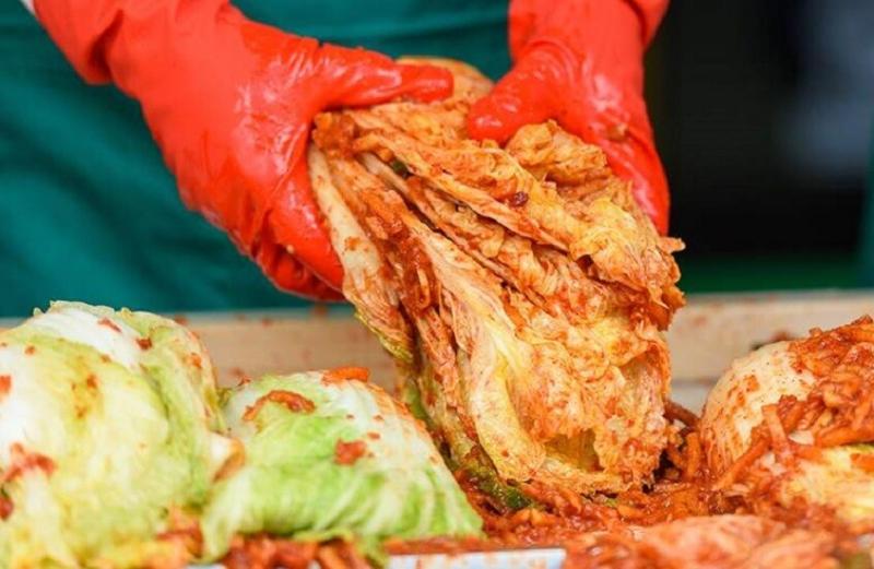 بين الحالة النفسية والاحتياجات الجسدية.. أسباب الرغبة الشديدة في تناول الطعام الحار