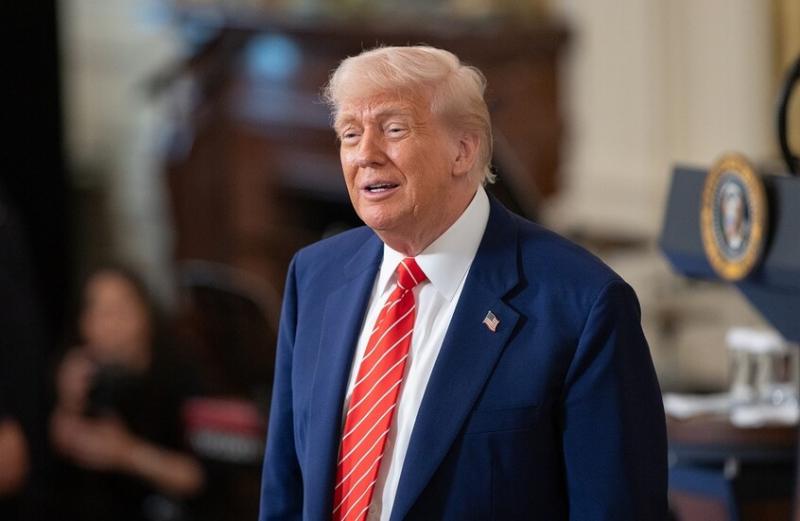 نائب أمريكي يطالب بالتحقيق في هدية لترامب من قطر