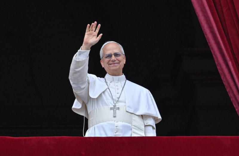 بابا الفاتيكان ليو الرابع عشر يعقد أول مؤتمر صحفي له منذ تنصيبه