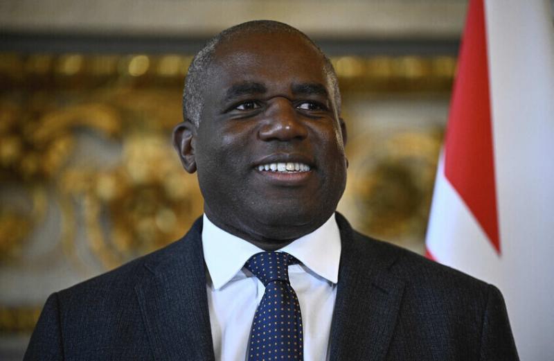 وزير خارجية بريطانيا يبحث مع نظرائه الأوروبيين أزمة أوكرانيا