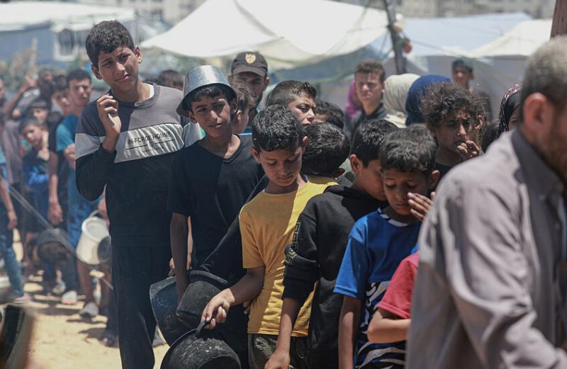 لن أتنازل عن مبادئي.. الرئيس التنفيذي لمؤسسة غزة للمساعدات الإنسانية يعلن استقالته