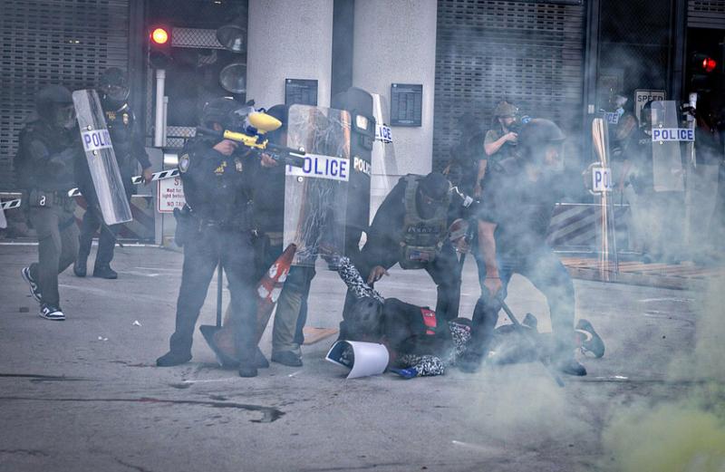 الأمن الأمريكي: متظاهرو لوس أنجلوس يحتجون مقابل المال