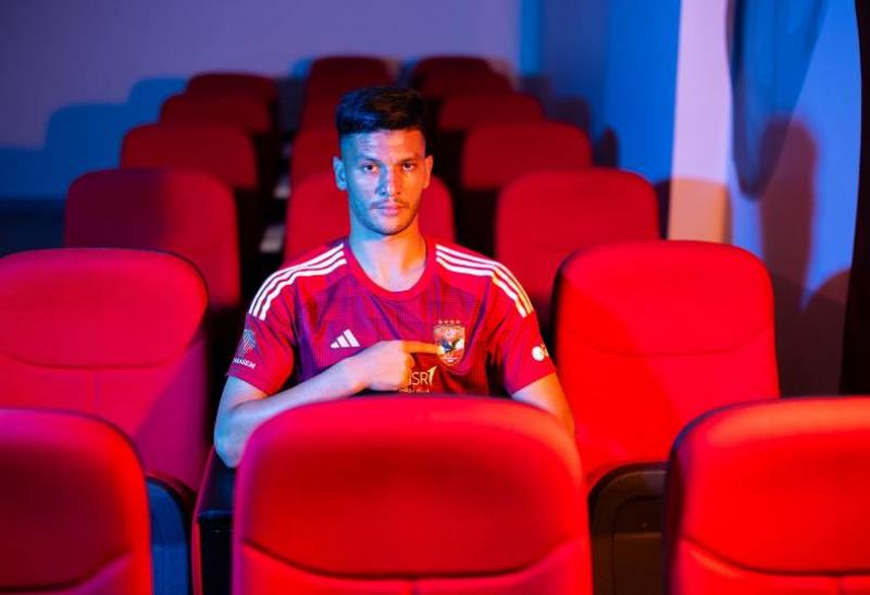 أشرف داري: أسعى لتحقيق المزيد من الألقاب مع الأهلي.. ومواجهة إنتر ميامي صعبة