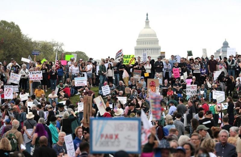 احتجاجات واسعة في مدن أمريكية ضد ترامب.. مواجهات في لوس أنجلوس ومسيرات حاشدة في واشنطن
