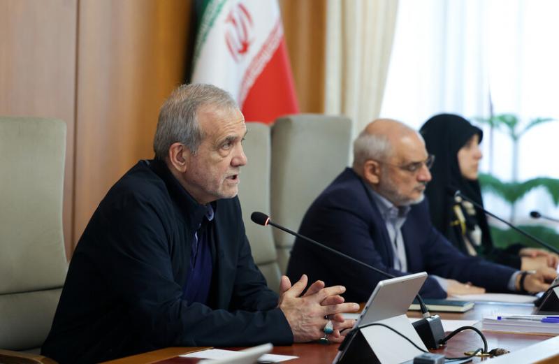 بزشكيان: الولايات المتحدة تمارس البلطجة وتخالف القوانين الدولية