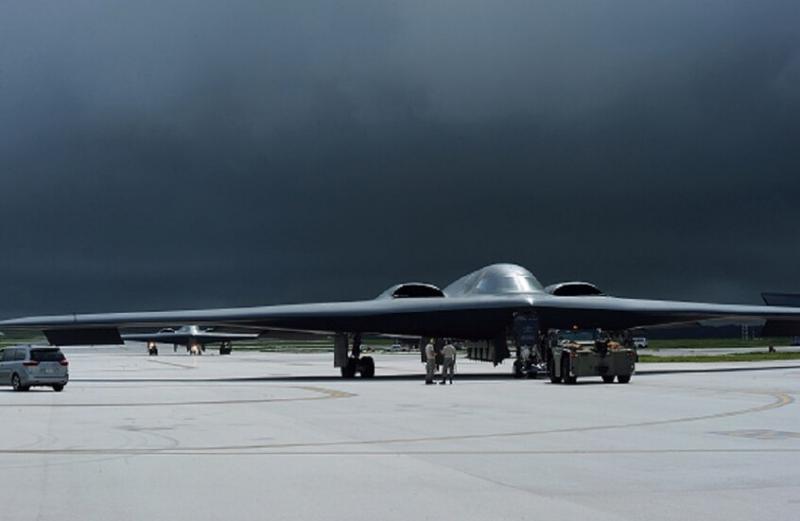 القاذفات الأمريكية التي قصفت إيران تعود إلى القاعدة الجوية الأمريكية في البلاد