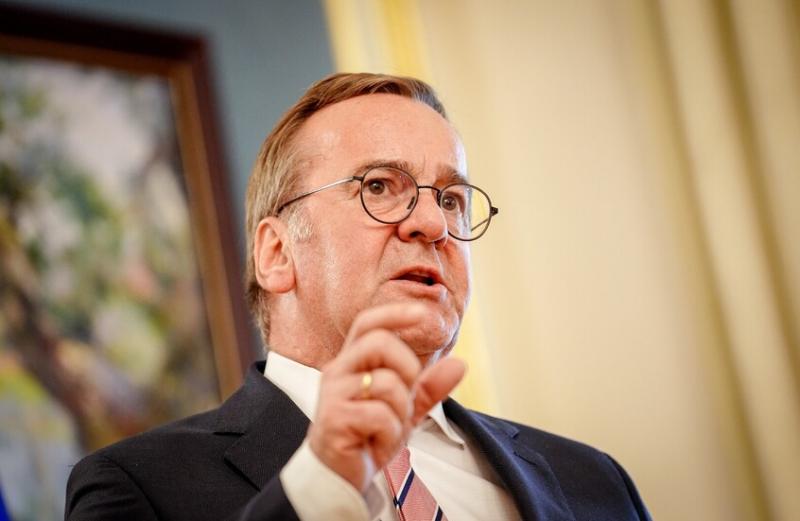 وزير الدفاع الألماني: إزالة التهديد الإيراني خبر جيد للشرق الأوسط وأوروبا